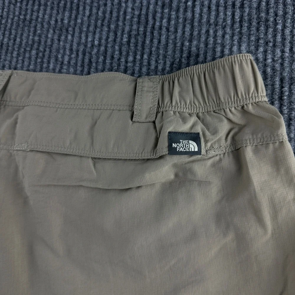 The North Face Mens Khaki Tan Nylon Ripstop Cargo Shorts Large Regular 9 Inseam